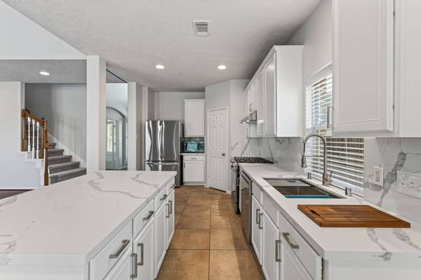 22 Frontera CIR, The Woodlands, TX 77382