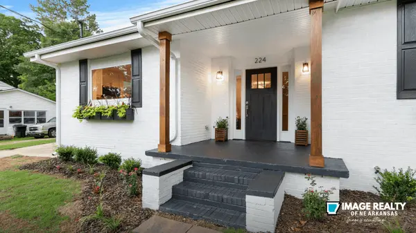 Should You Sell Your Home Before Buying Another? Pros and Cons to Consider