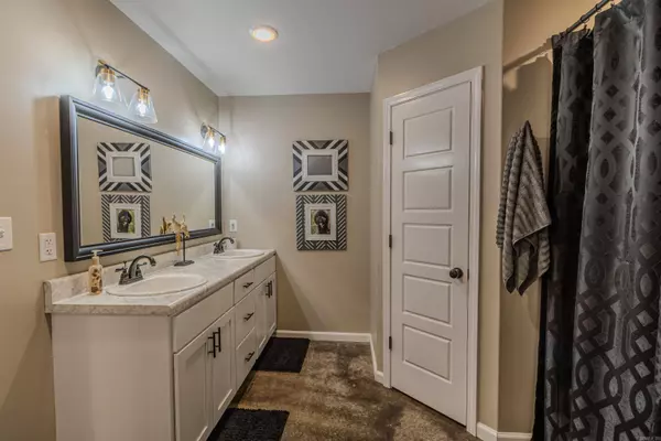 1201 William Hall, Paragould, AR 72450