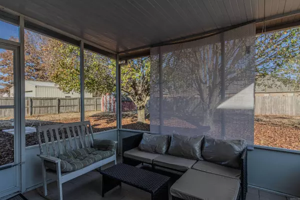 2801 Trowbridge Drive, Paragould, AR 72450