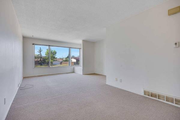 216 Templevale RD Northeast, Calgary, AB T1Y 4W2