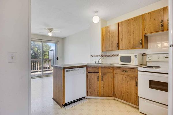 216 Templevale RD Northeast, Calgary, AB T1Y 4W2