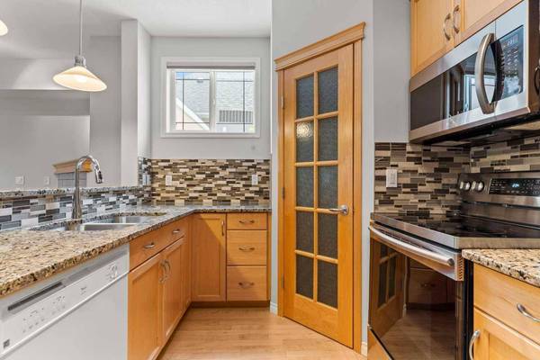 30 Sierra Morena LNDG SW #242, Calgary, AB T3H 5H2
