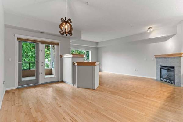 30 Sierra Morena LNDG SW #242, Calgary, AB T3H 5H2