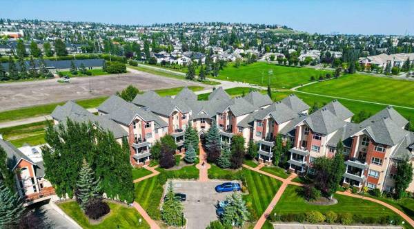 30 Sierra Morena LNDG SW #242, Calgary, AB T3H 5H2
