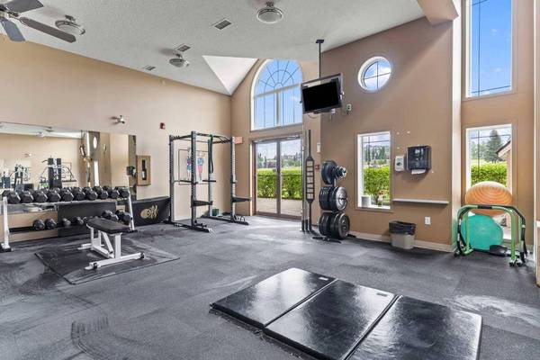 30 Sierra Morena LNDG SW #242, Calgary, AB T3H 5H2