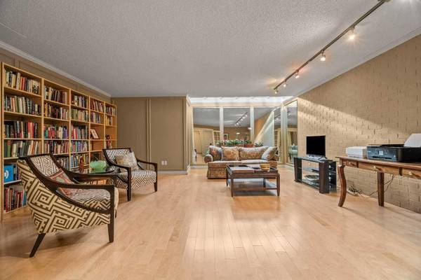 1220 Prominence WAY SW #6, Calgary, AB T3H 2B3