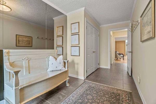 1220 Prominence WAY SW #6, Calgary, AB T3H 2B3