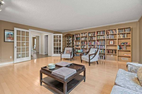 1220 Prominence WAY SW #6, Calgary, AB T3H 2B3