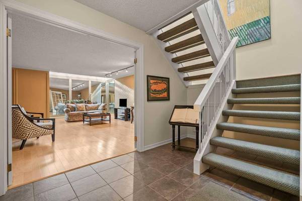 1220 Prominence WAY SW #6, Calgary, AB T3H 2B3