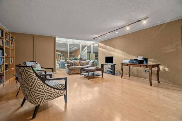 1220 Prominence WAY SW #6, Calgary, AB T3H 2B3