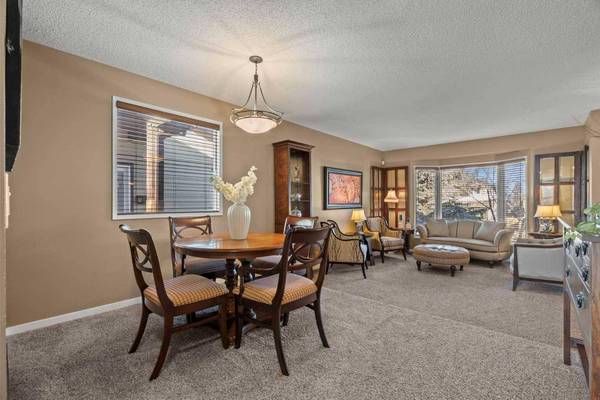 15 Beacham Rise NW, Calgary, AB T3K 1S1