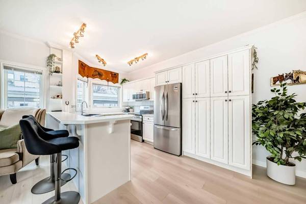 15 Lineham AVE #101, Okotoks, AB T1S 1Z3