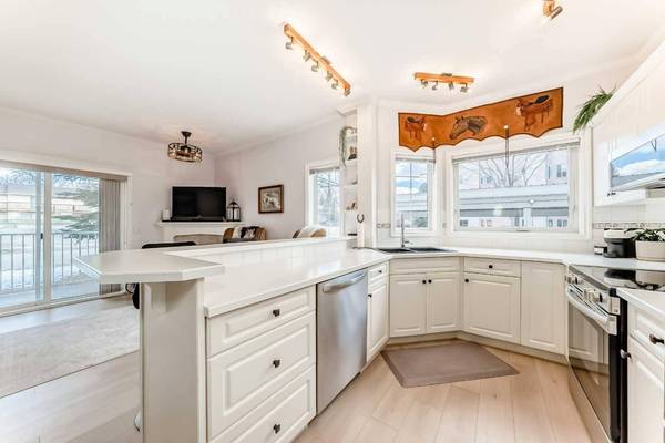 15 Lineham AVE #101, Okotoks, AB T1S 1Z3