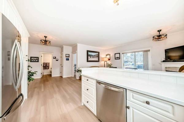 15 Lineham AVE #101, Okotoks, AB T1S 1Z3