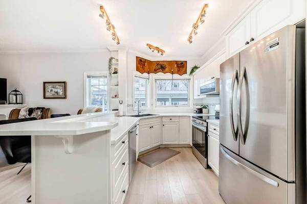 15 Lineham AVE #101, Okotoks, AB T1S 1Z3