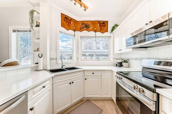 15 Lineham AVE #101, Okotoks, AB T1S 1Z3