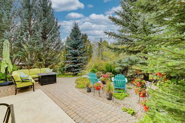 107 Valley Crest Rise NW, Calgary, AB T3B 5Y9
