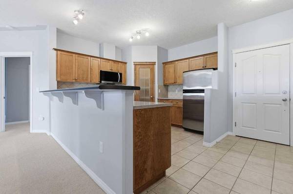 60 Sierra Morena LNDG SW #113, Calgary, AB T3H 5H1