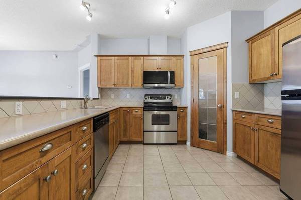 60 Sierra Morena LNDG SW #113, Calgary, AB T3H 5H1