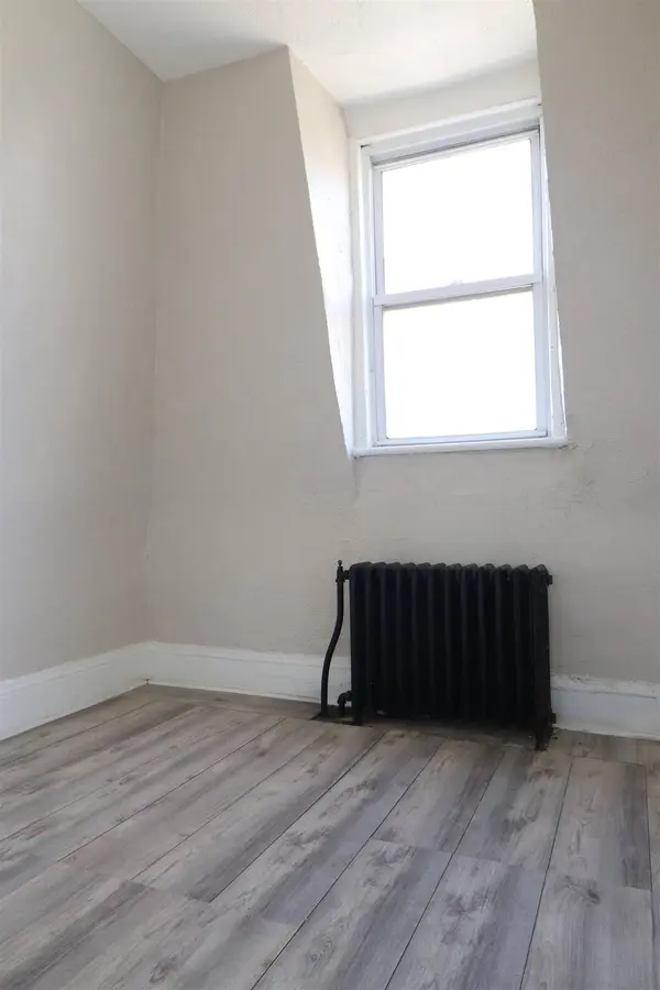 24 GRAY ST ##3, Jc Journal Square, NJ 07302