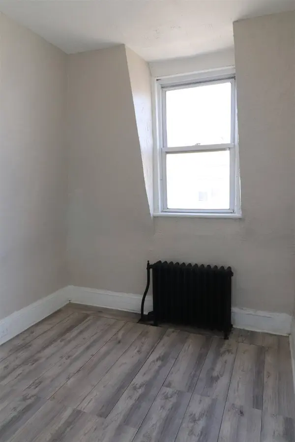 24 GRAY ST ##3, Jc Journal Square, NJ 07302