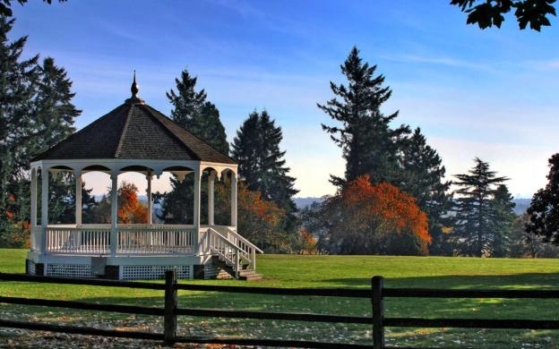 Lake Vancouver Regional Park — kayaking and picnicking in Clark County WA