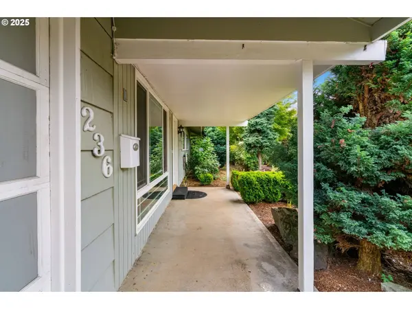 236 SE CLEVELAND AVE, Gresham, OR 97080