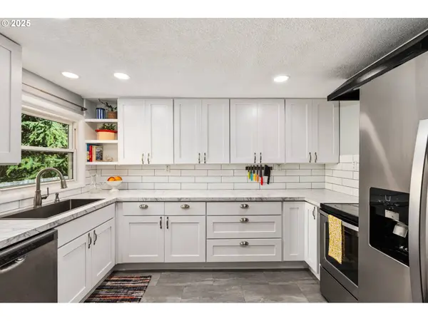 1112 NE 160TH AVE, Portland, OR 97230