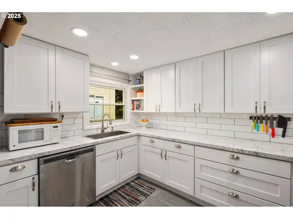 1112 NE 160TH AVE, Portland, OR 97230