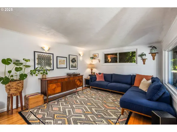 1112 NE 160TH AVE, Portland, OR 97230