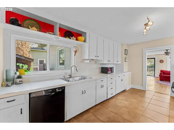 3805 SE MALL ST, Portland, OR 97202