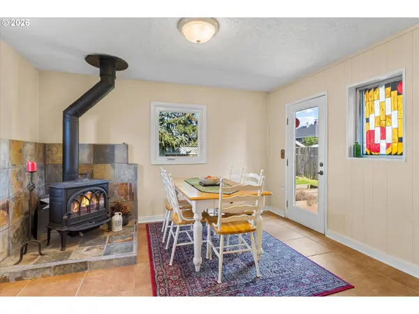 3805 SE MALL ST, Portland, OR 97202