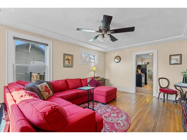 3805 SE MALL ST, Portland, OR 97202