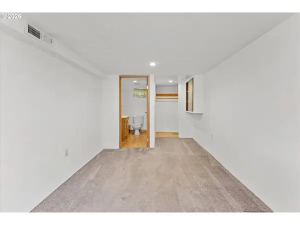 3805 SE MALL ST, Portland, OR 97202