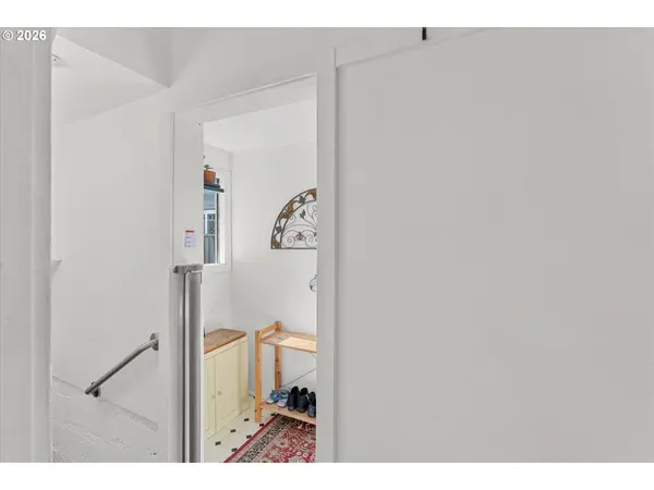 3805 SE MALL ST, Portland, OR 97202