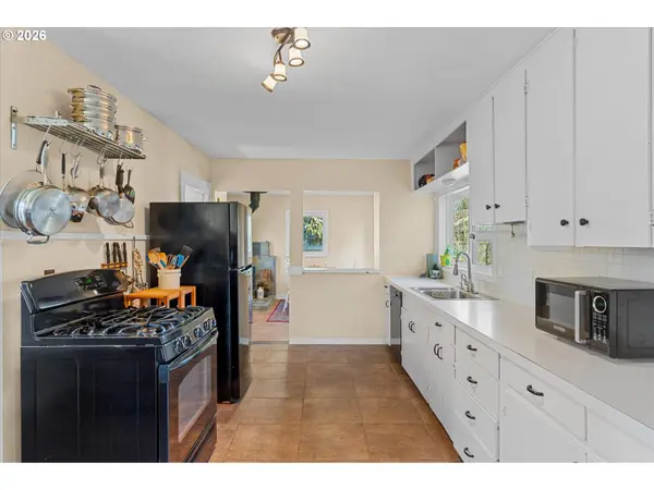 3805 SE MALL ST, Portland, OR 97202