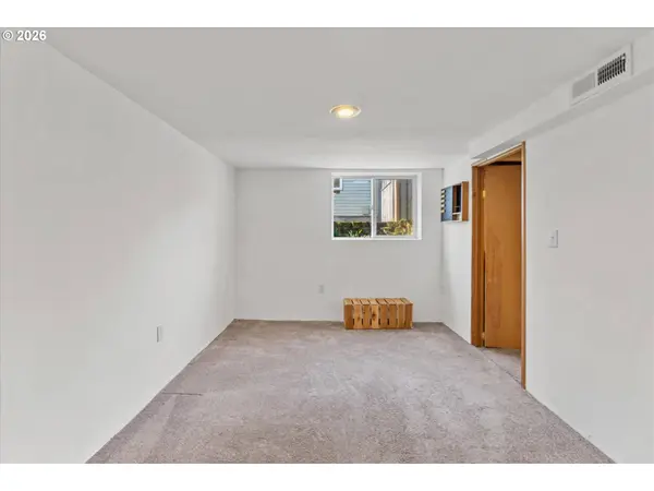 3805 SE MALL ST, Portland, OR 97202