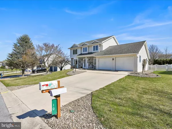 10 PALM LN, Lebanon, PA 17042