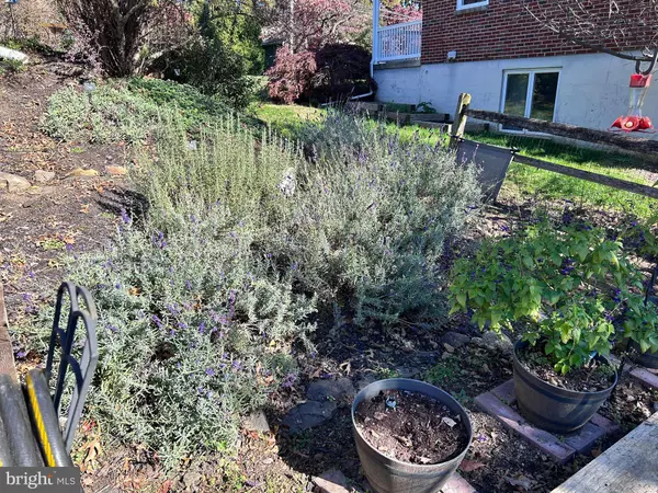 90 DELP RD, Lancaster, PA 17601