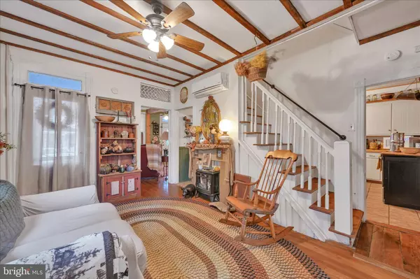 13 E MAPLE AVE, Myerstown, PA 17067