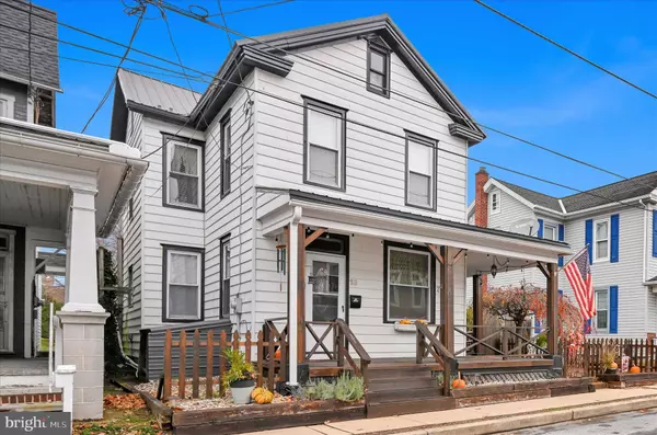 13 E MAPLE AVE, Myerstown, PA 17067