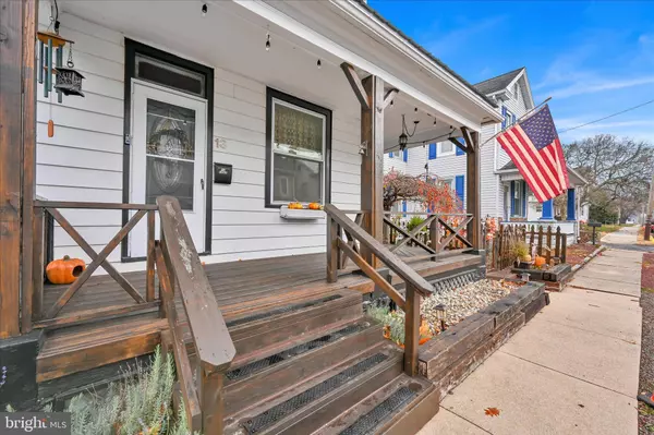 13 E MAPLE AVE, Myerstown, PA 17067