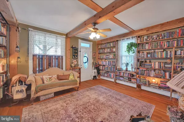 13 E MAPLE AVE, Myerstown, PA 17067