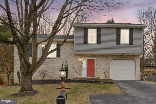 515 RANDALL CIR, Hummelstown, PA 17036