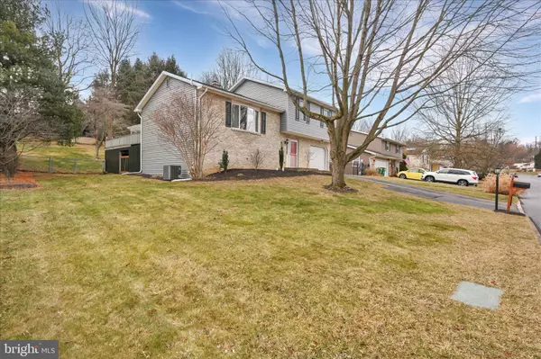 515 RANDALL CIR, Hummelstown, PA 17036