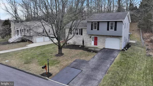 515 RANDALL CIR, Hummelstown, PA 17036