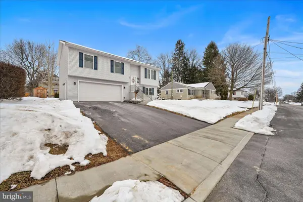 213 W MAPLE AVE, Myerstown, PA 17067