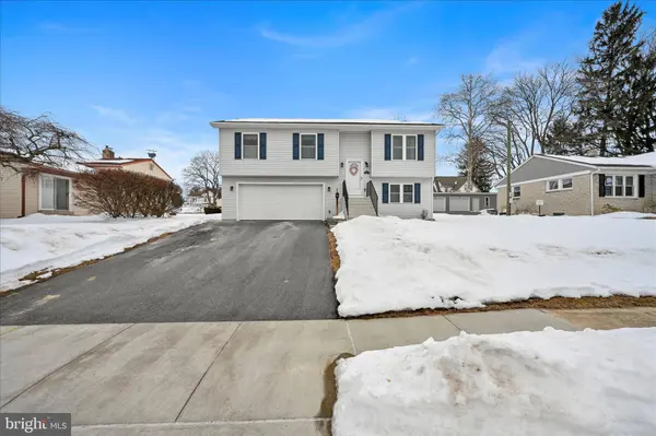 213 W MAPLE AVE, Myerstown, PA 17067