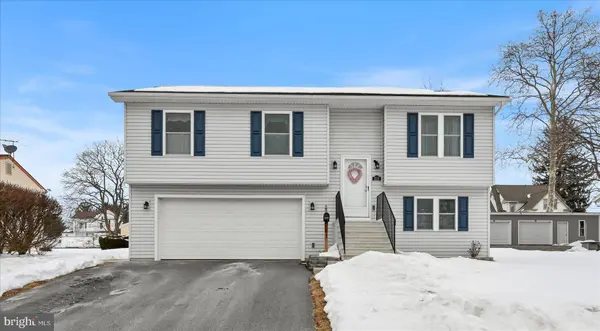 213 W MAPLE AVE, Myerstown, PA 17067